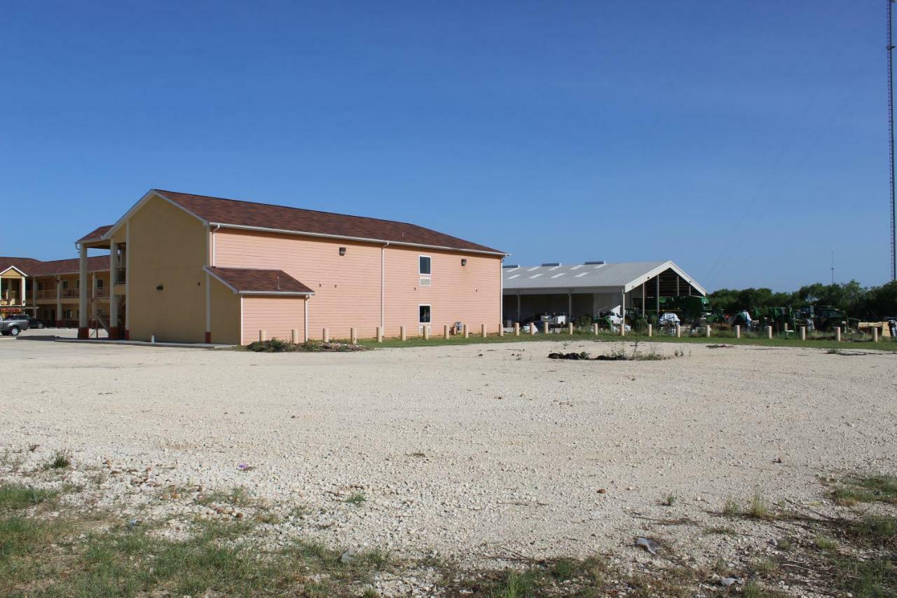 Horizon Inn & Suites Pearsall Luaran gambar